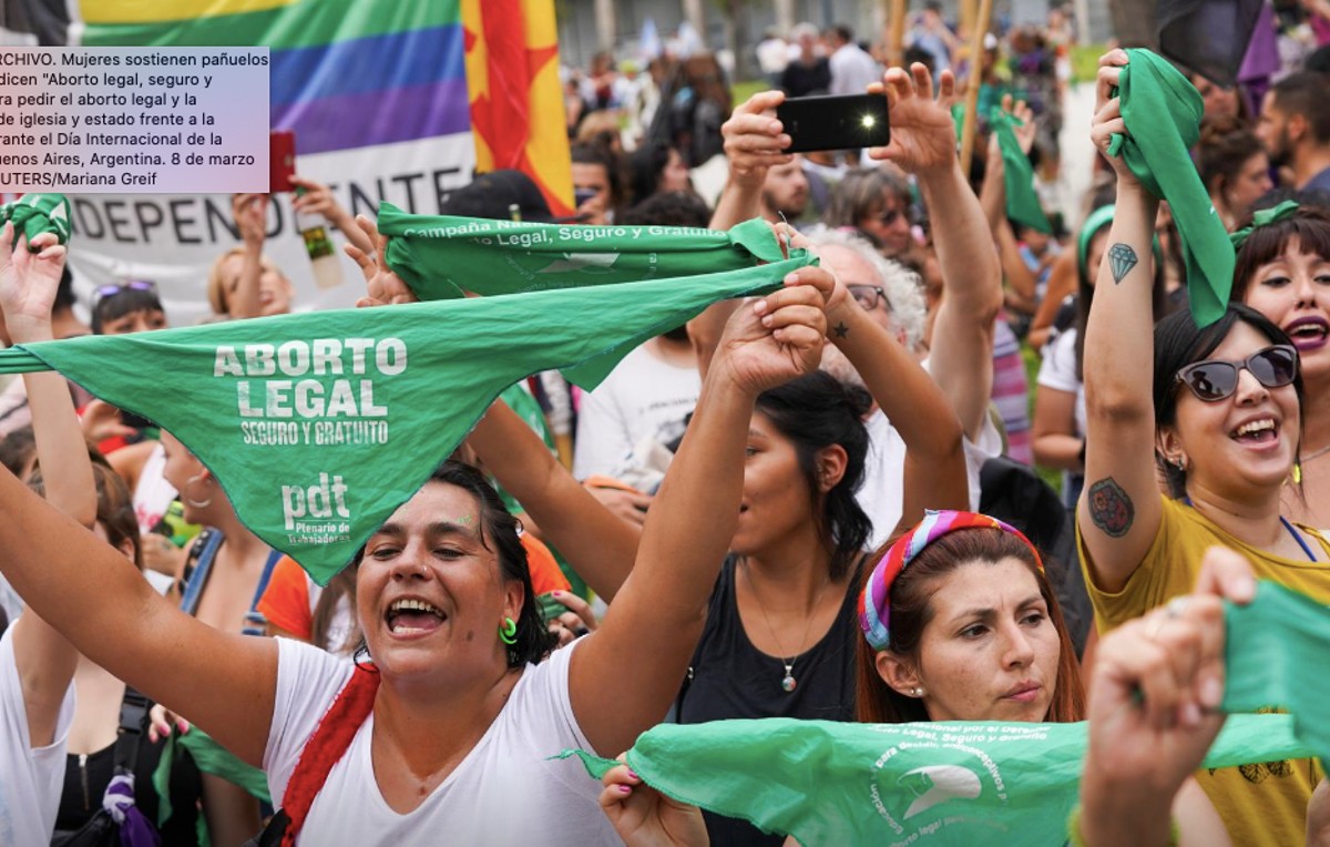 Manifestantes feministas pidiendo la legalización del aborto (Reuters)