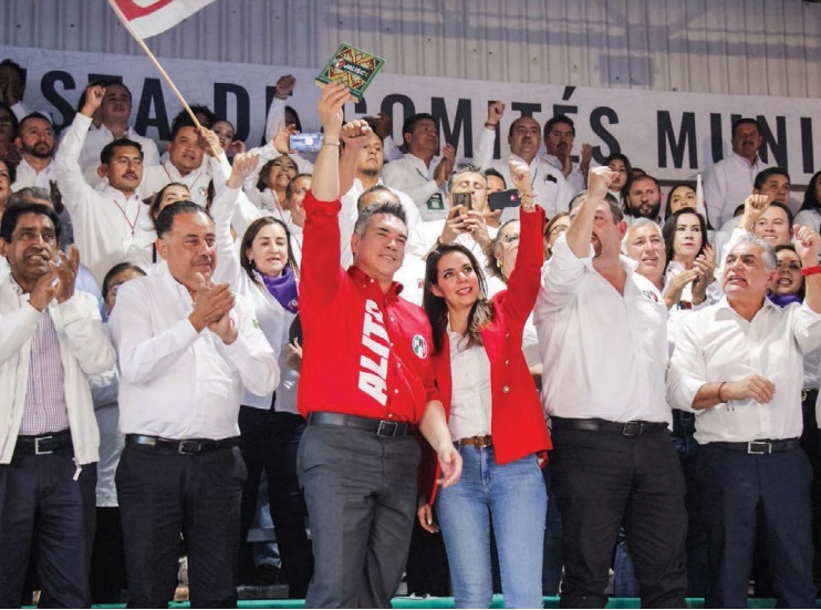 Moreno Cárdenas junto a la dirigente estatal del partido, Laura Haro, en su visita a Jalisco. (ESPECIAL)