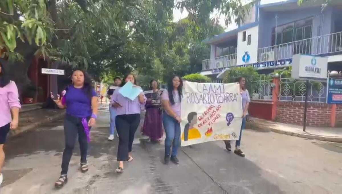 El finalizar la marcha las mujeres realizaron un bloqueo en la carretera Panamericana. | Especial
