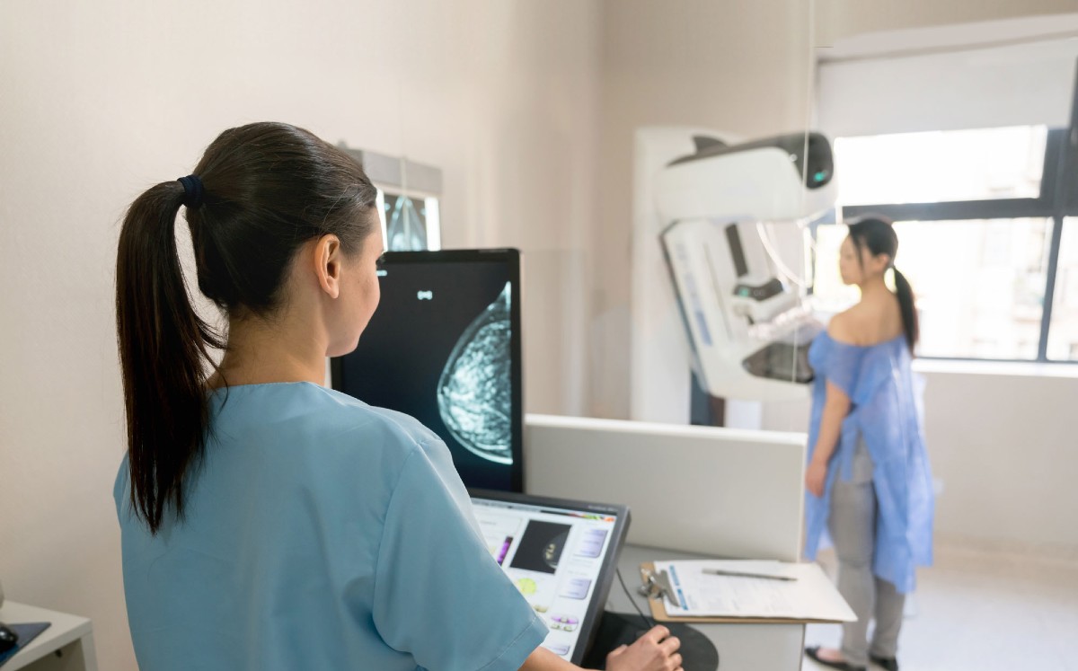 Todo lo que debes saber de la mastografía (Shutterstock).