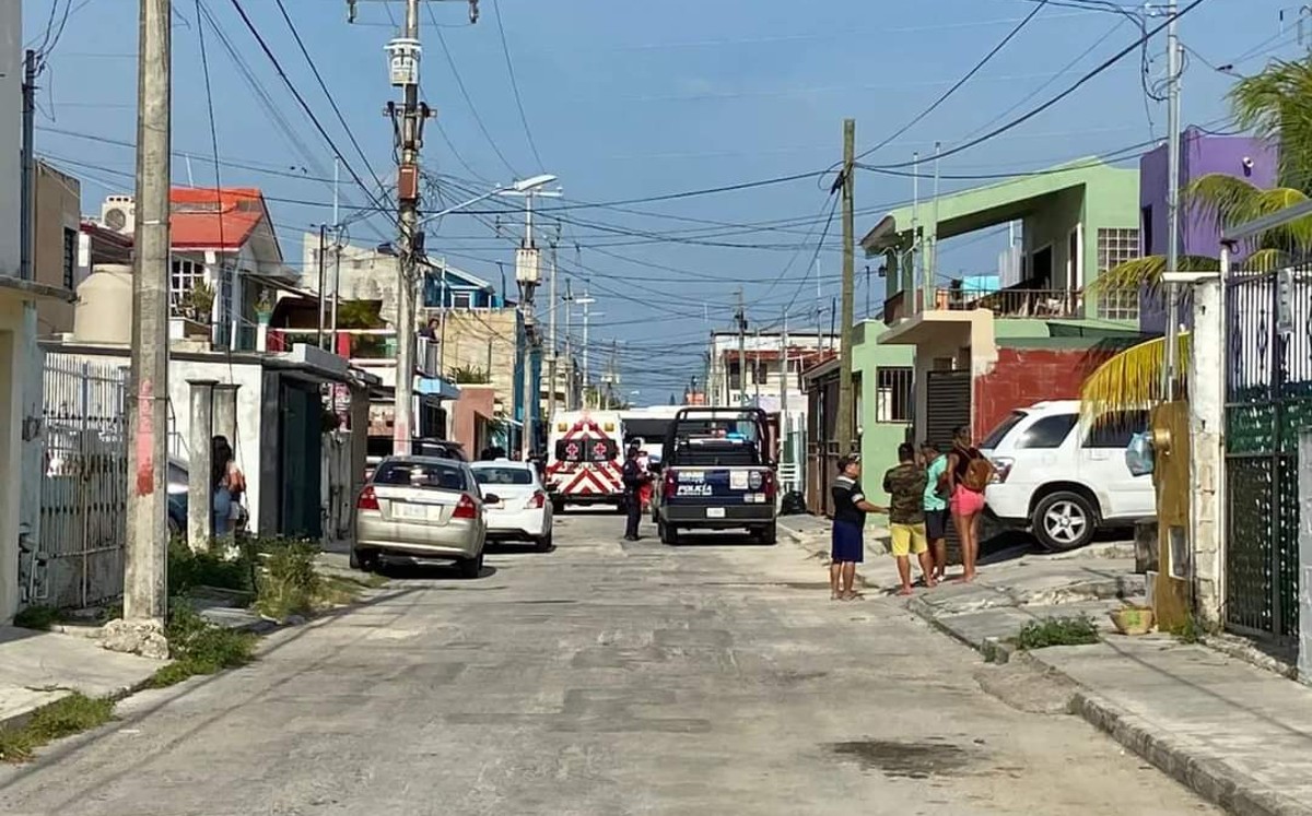 En Cancún, asesinan a taxista al llegar a su domicilio; autoridades inician investigación. | Pablo Vázquez