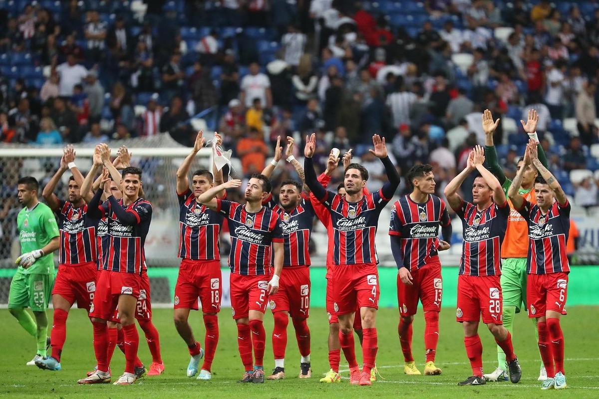 Chivas trabajó para adaptarse a ausencia de Vega (Imago7)