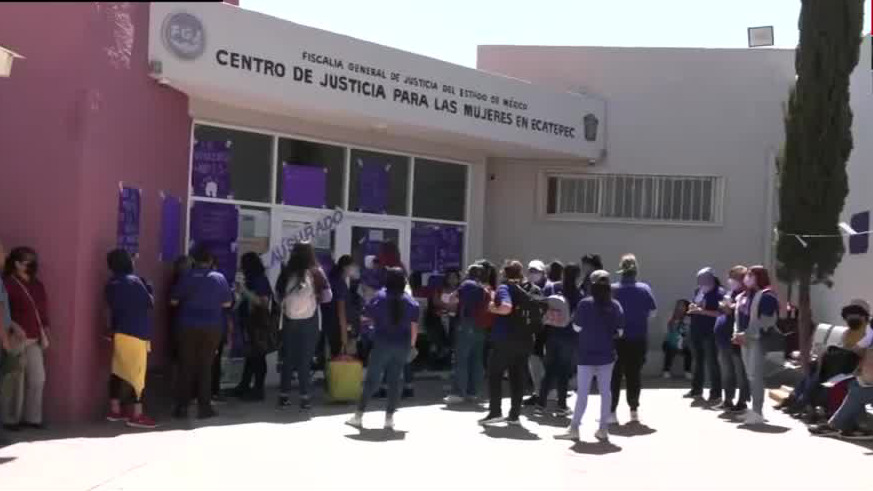 Colectivo feminista protesta frente a la FGJ para la mujer en Ecatepec