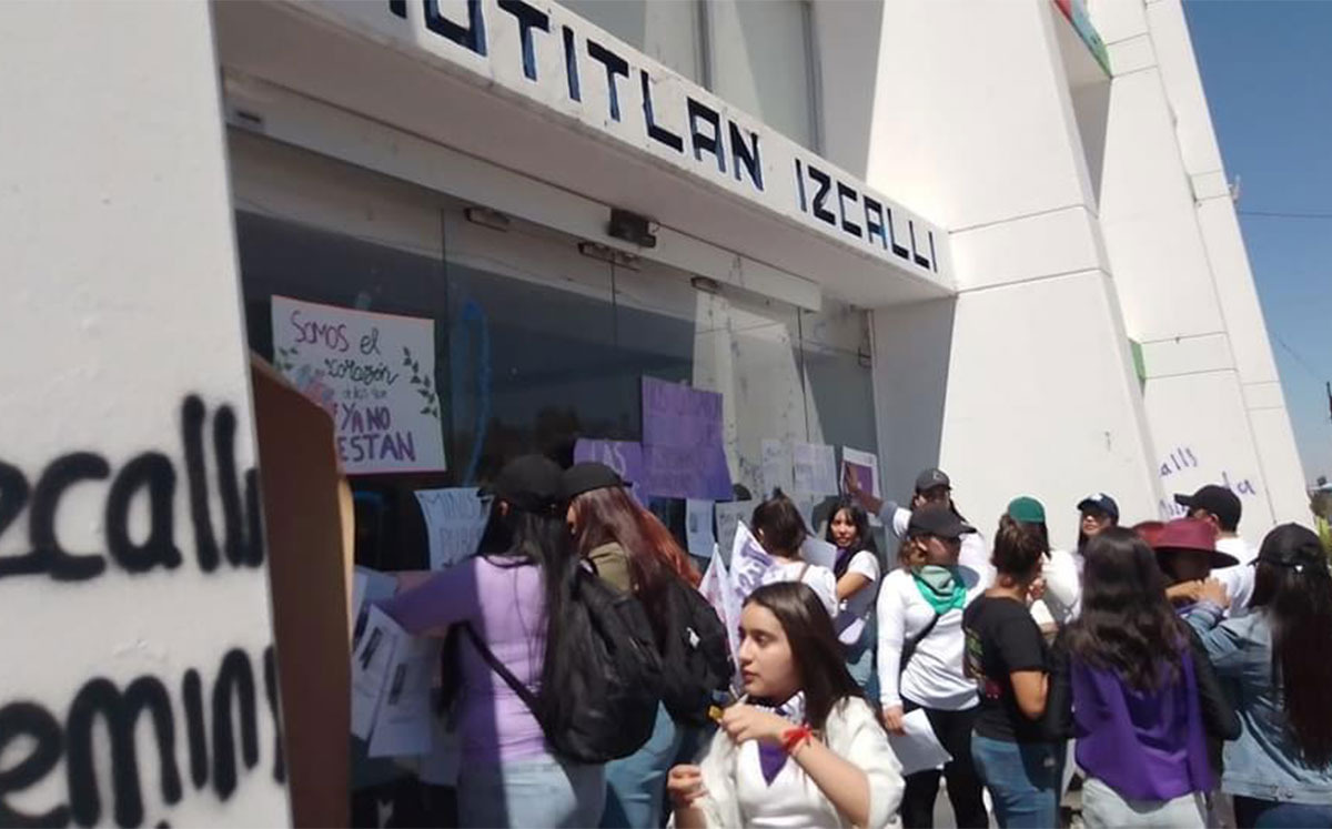 Colectivo Revolución Feminista en la marcha de la CDMX | Especial