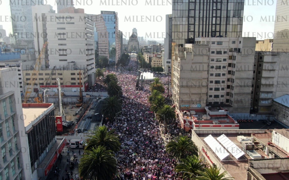 En marcha #8M, contingente cannábico pide cesar estigmas sobre usuarias | Alejandro Ruiz