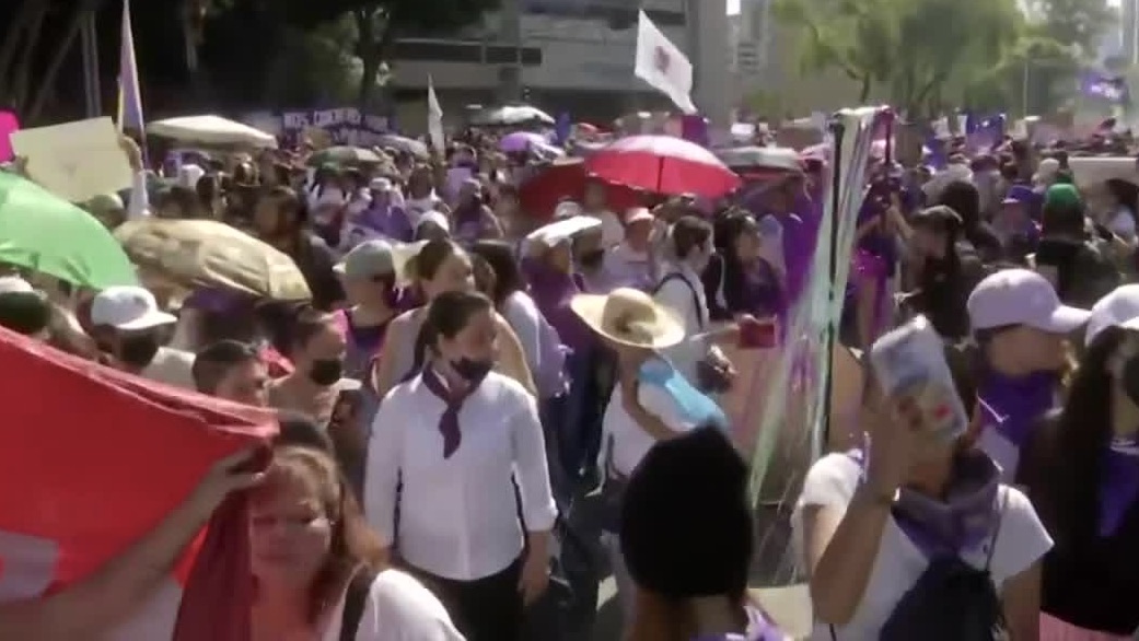 Siguen llegando mujeres a la Glorieta de las Mujeres que Luchan sobre Reforma