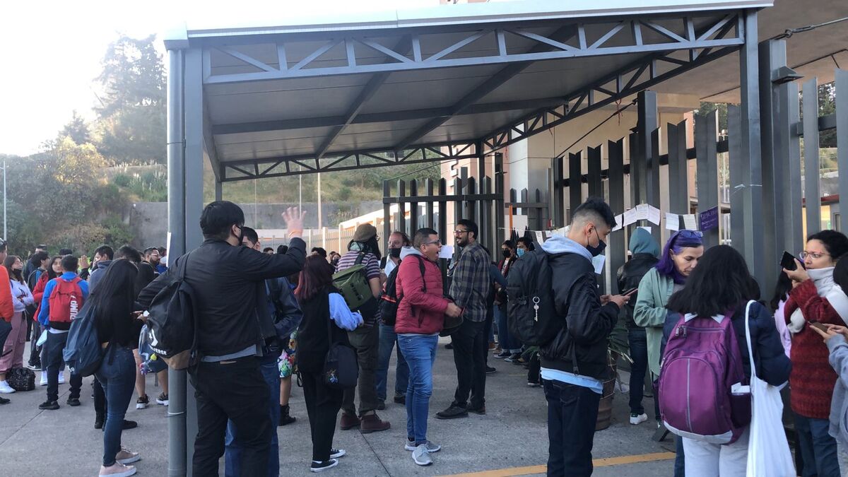 Alumnos de UAM cierran instalaciones.