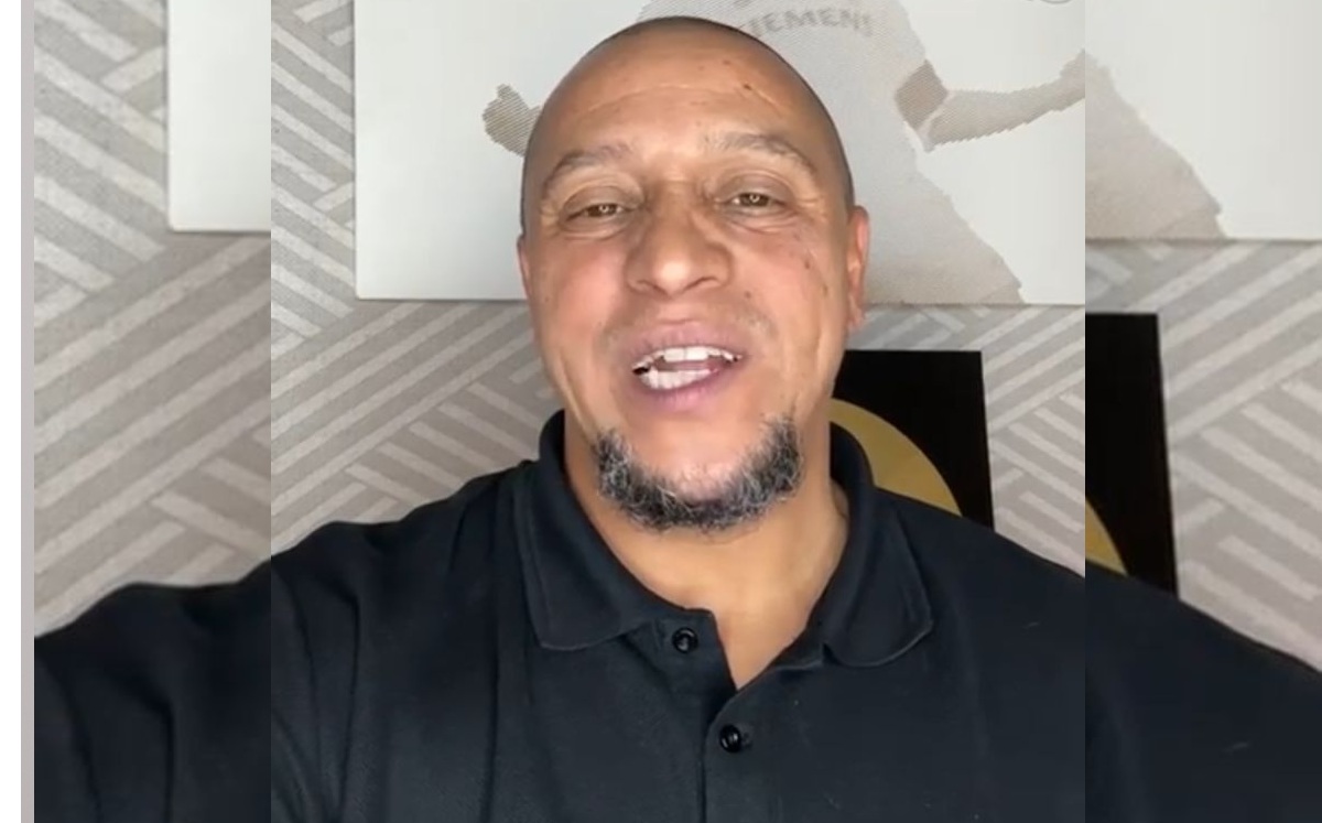 Samuel García invitó a Roberto Carlos a una carnita asada