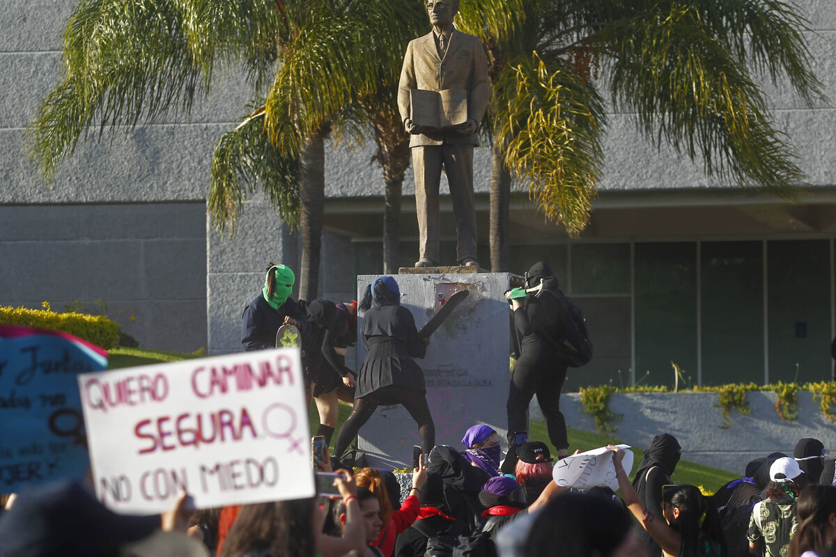 Tiendas y monumentos fueron intervenidos por mujeres. (Fernando Carranza)