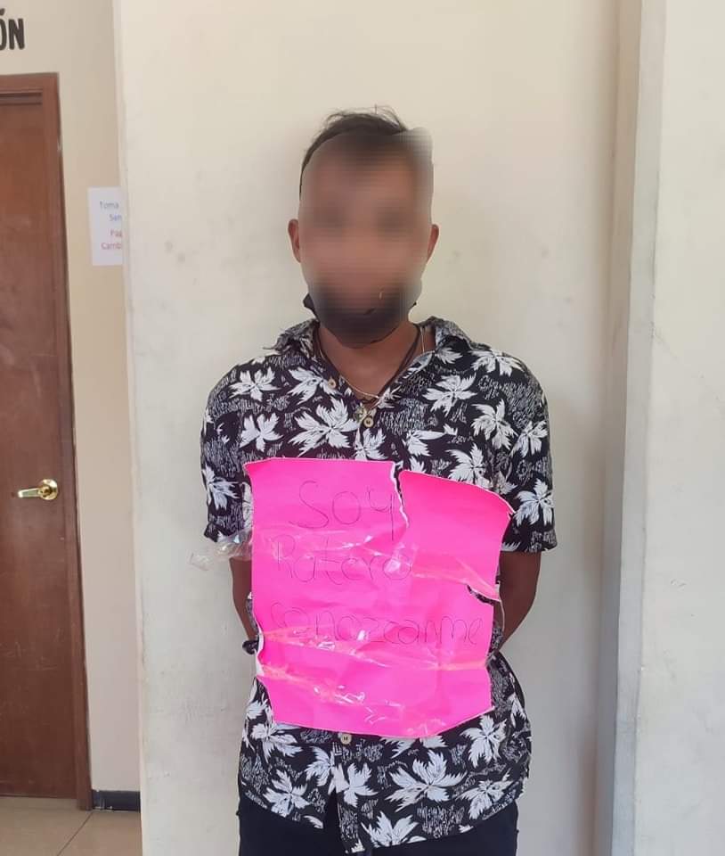 El hombre fue detenido por comerciantes. (Rogelio Agustpin)