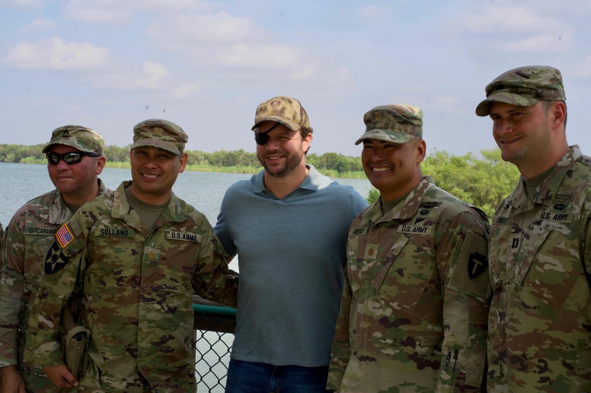 El legislador estadunidense, Dan Crenshaw. (Tomada de @DanCrenshawTX)