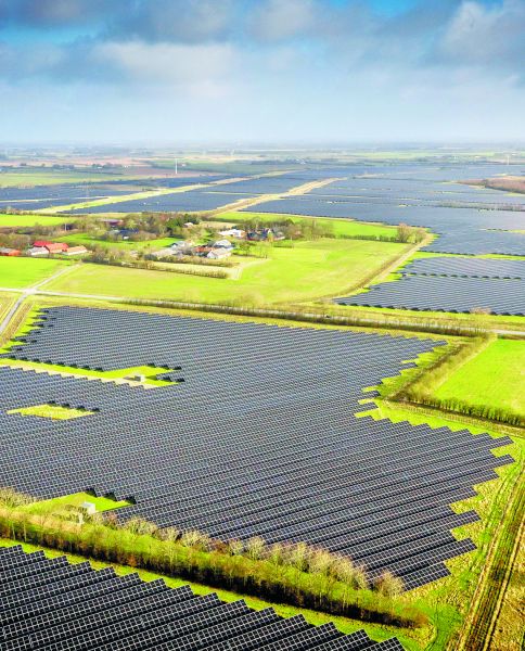 La medida impulsará paneles solares, baterías y turbinas eólicas. RITZAU SCANPIX/REUTERS