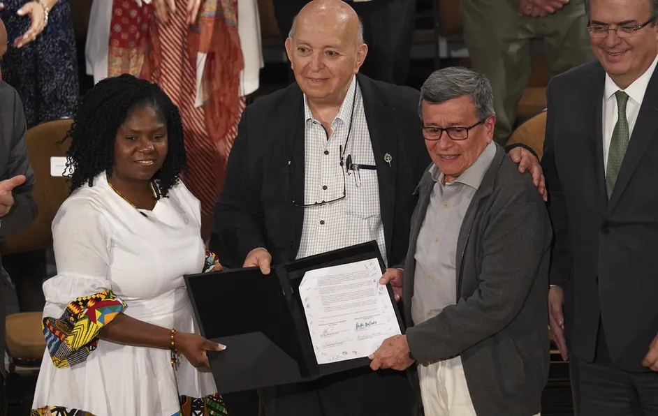 Concluye segundo ciclo de diálogos de paz entre gobierno de Colombia y ELN