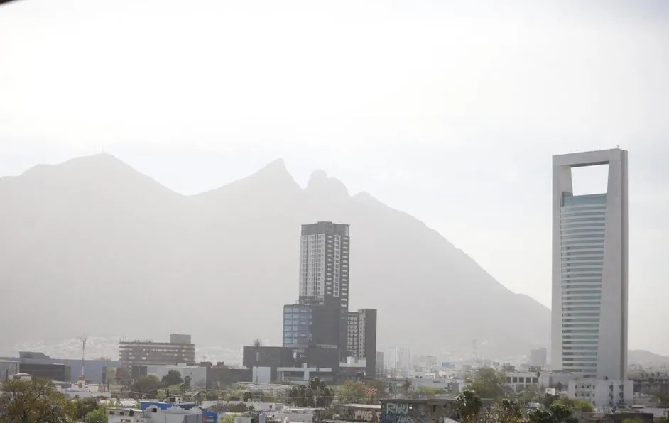 Activan alerta ambiental en Nuevo León; Juárez reporta calidad extremamente mala