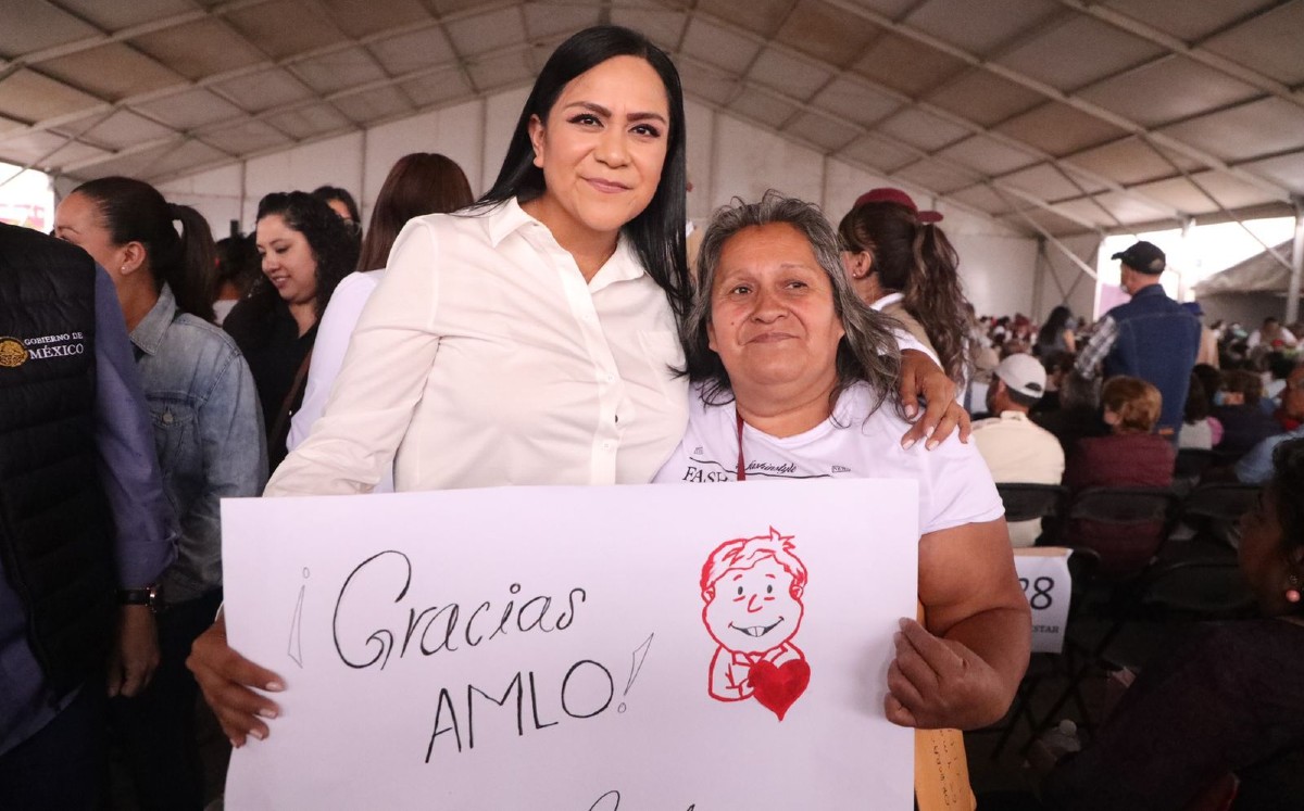 Reciben derechohabientes mexiquenses tarjeta de Pensión para el Bienestar de Adultos Mayores. | Especial