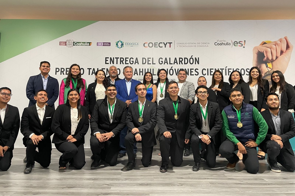 Entrega de reconocimientos Talento Joven por parte del Coecyt . (cortesía)