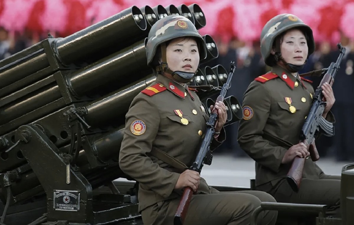 Miembros femeninos del ejército norcoreano (AP)