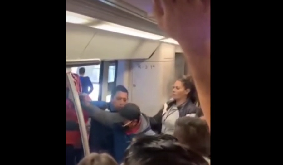 Pelea en la Línea 3 del Tren Ligero. (Especial)