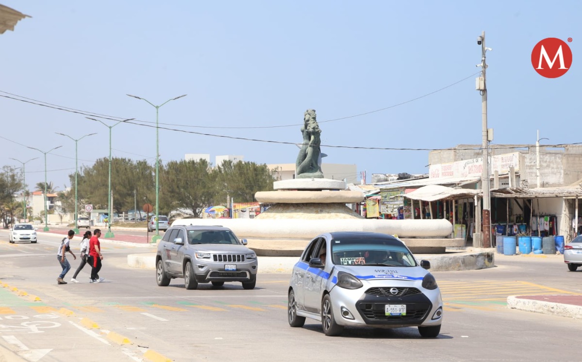 Transporte público en playa Miramar, glorieta de las sirenas en playa Miramar. (Yazmín Sánchez)