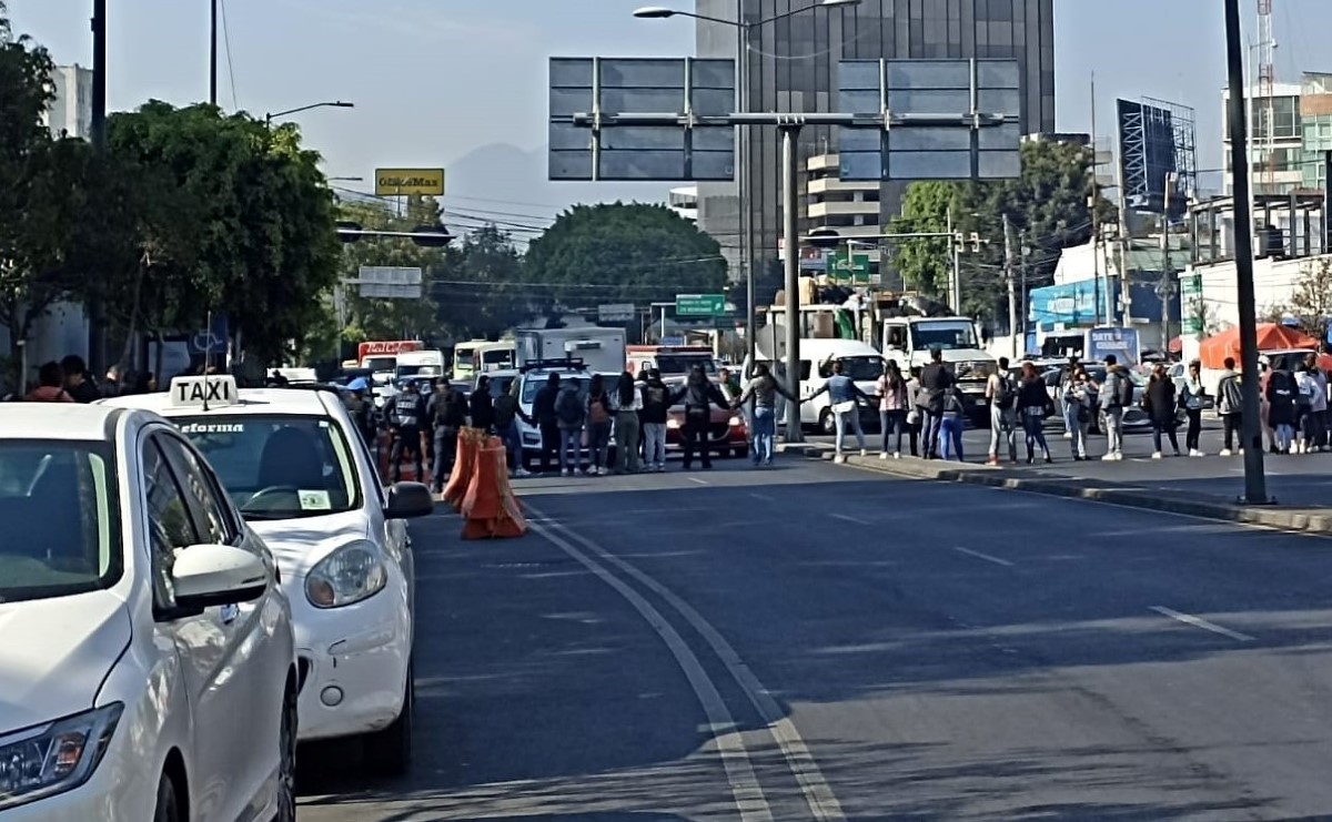 Los manifestantes bloquearon el cruce de Universidad y Mayorazgo.  | Enrique Luna