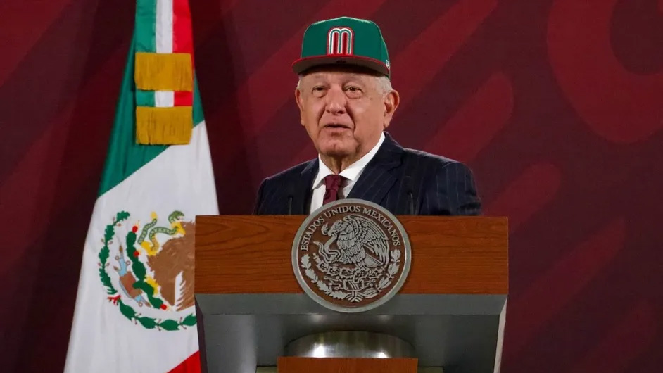 AMLO celebra triunfo de México contra Gran Bretaña en Clásico Mundial de Beisbol