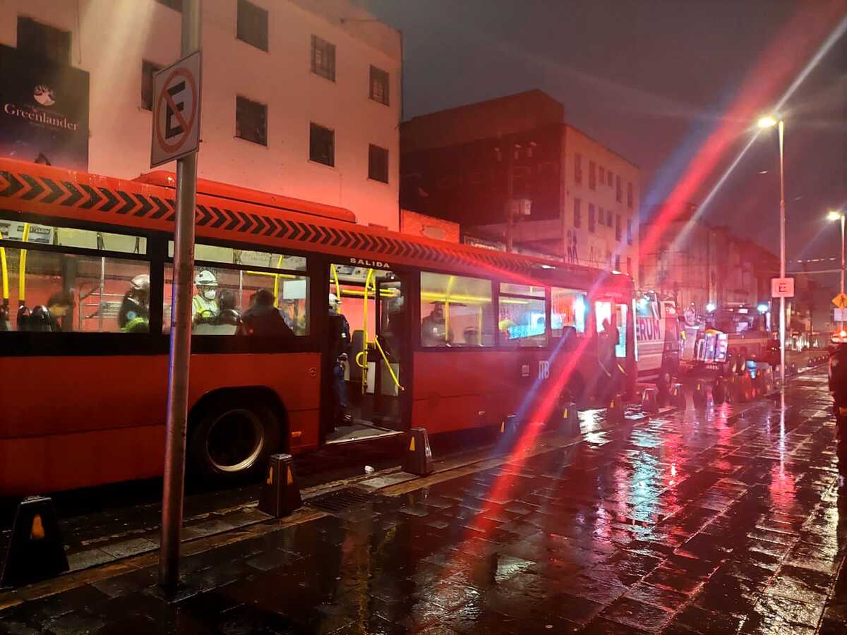 Choque en Línea 4 de Metrobús. (Twitter @Gposiadeoficial)