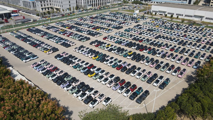 Imagen del 12 de octubre de 2022 muestra vehículos de nueva energía (VNE) en Chery Holding Group Co., Ltd., en Wuhu, provincia de Anhui. (Xinhua)