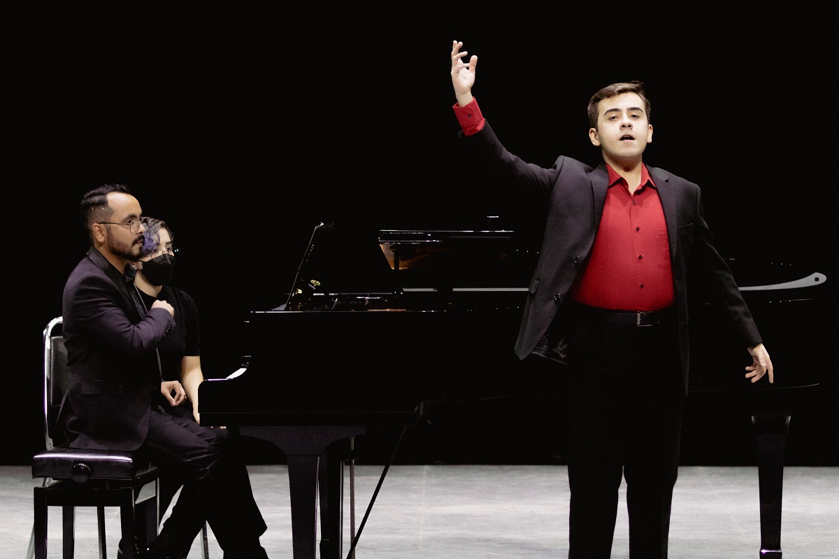 Pablo Falcón, cantante de ópera y Dassaev Tagle, pianista. (cortesía)