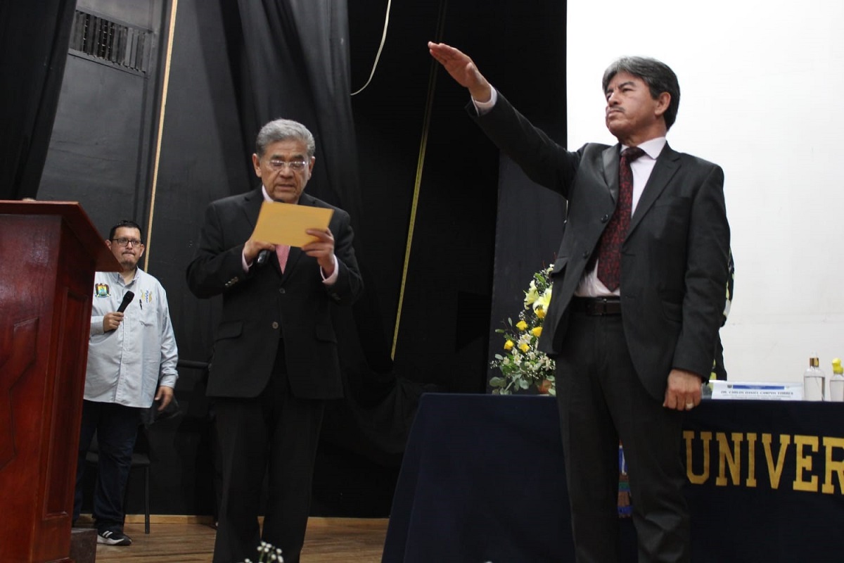 Toma de protesta del nuevo director de la Facultad de Medicina. (cortesía)