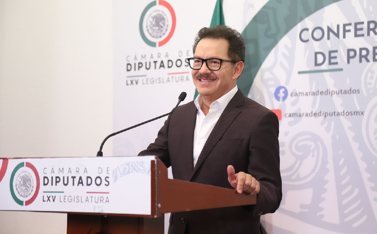 El coordinador morenista en la Cámara de Diputados, Ignacio Mier, en una conferencia. | Cortesía
