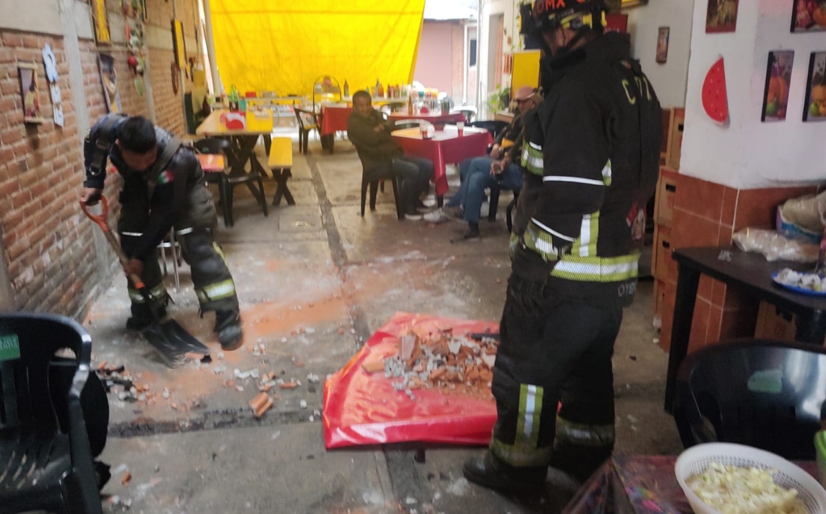 En domicilio de Tlalpan, muro se derrumba. (@SGIRPC_CDMX)