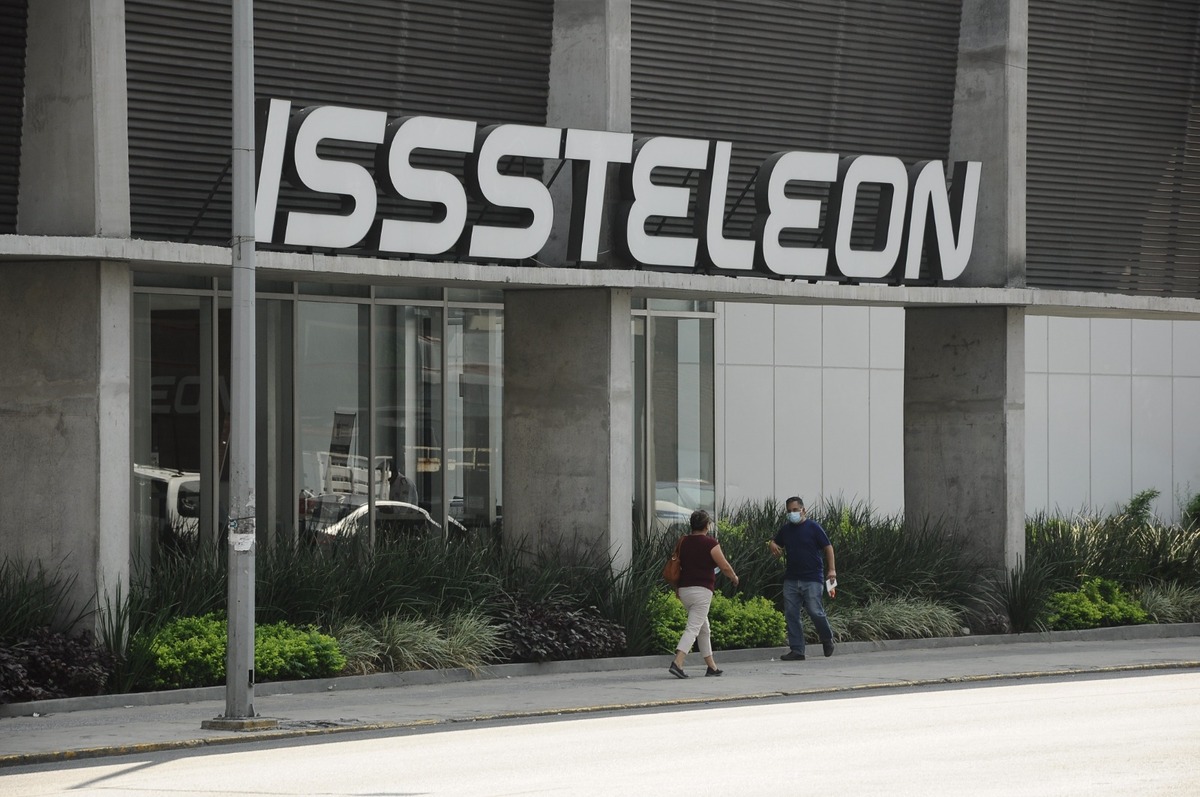 Edificio del Isssteleón en Centro de Monterrey | Leonel Rocha