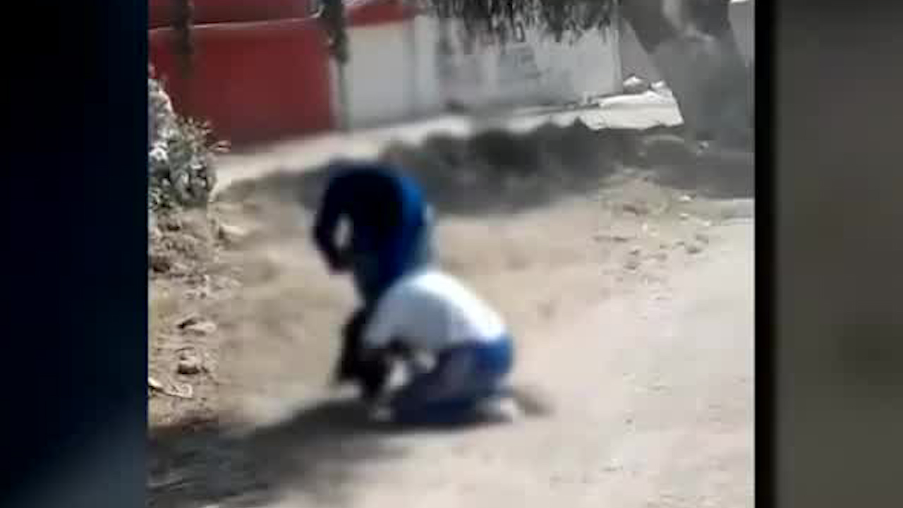 Familiares y maestros se manifiestan en Teotihuacán por estudiante que murió tras riña por bullying