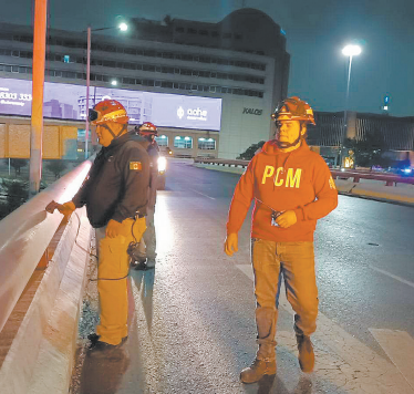 El pasado lunes por la noche, las autoridades se movilizaron por el fuerte olor. ISRAEL SANTACRUZ