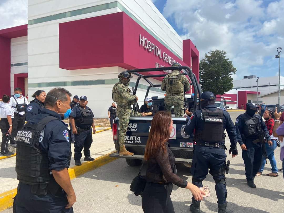 El reporte de civiles armados ocasionó un operativo de seguridad en el hospital general de Cancún. | Especial