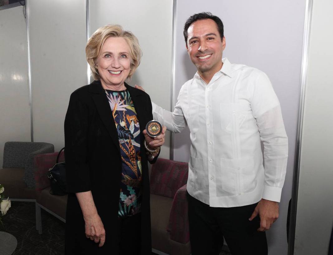 Hillary Clinton y Mauricio Vila Dosal