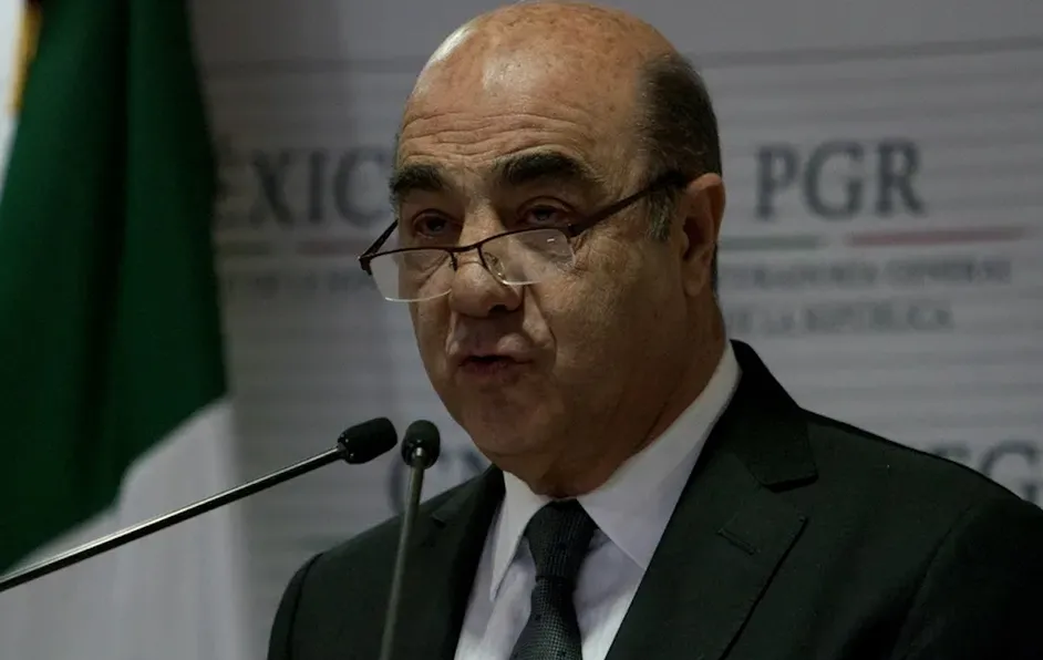 Reportan delicado a Murillo Karam; policía de CdMx dice que está estable