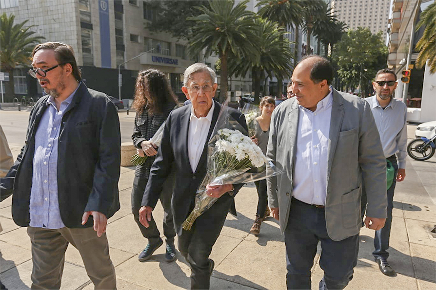 Cuauhtémoc Cárdenas rinde homenaje a su padre Lázaro Cárdenas en el Monumento a la Revolución.│Octavio Hoyos