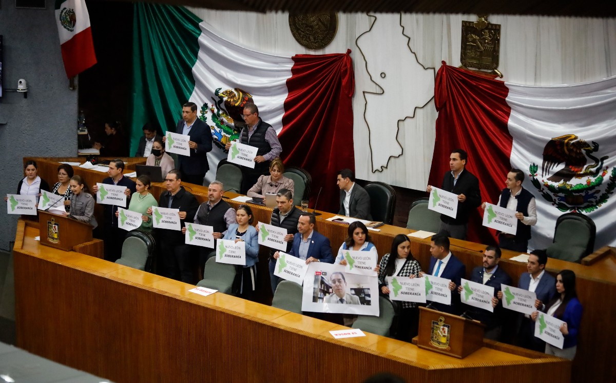 La protesta por parte de los diputados se debió a la suspensión provisional que un juez federal otorgó al gobernador. / Jorge López