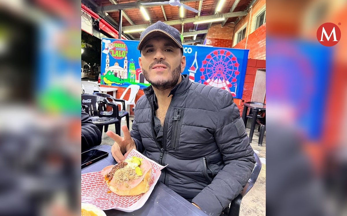 El Komander comiendo una torta de la barda en Tampico