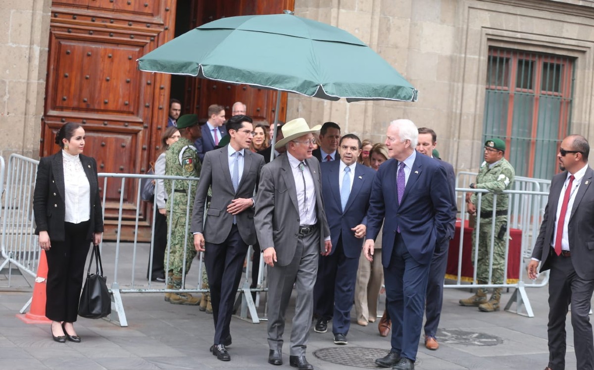Los funcionarios mexicanos y legisladores de EU saliendo de Palacio Nacional. | Javier Ríos
