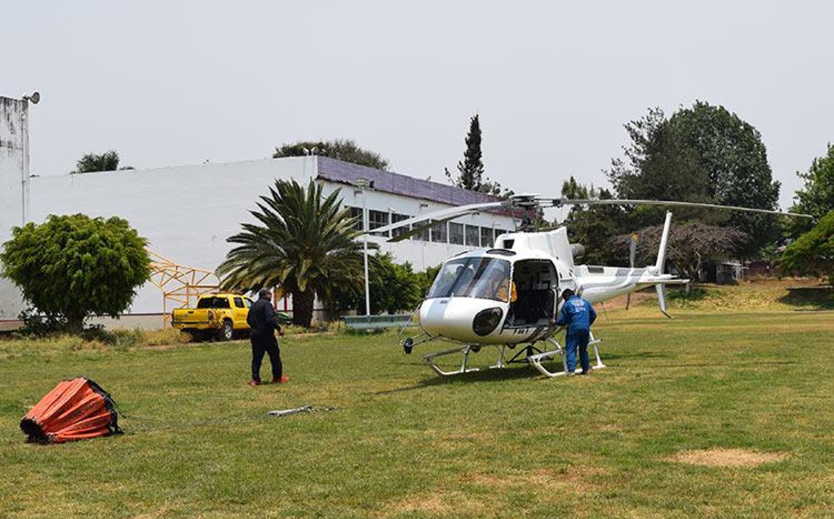 Dos helicópteros de la SSP estarán disponibles para combatir incendios forestales en Michoacán. | Especial