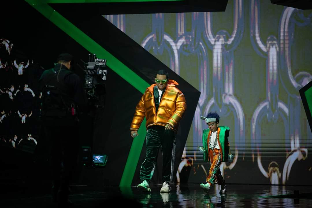 El payasito 'Fortachín' junto a Edwin Luna.