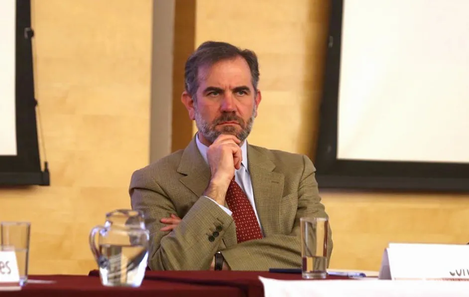 Lorenzo Córdova arranca gira en EU, a dos semanas de dejar cargo en el INE