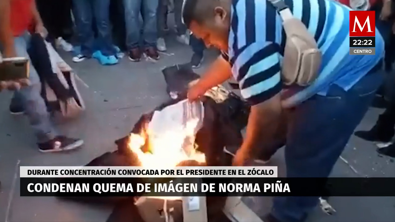 Queman figura de Norma Piña, presidenta de la Corte, durante concentración en el Zócalo