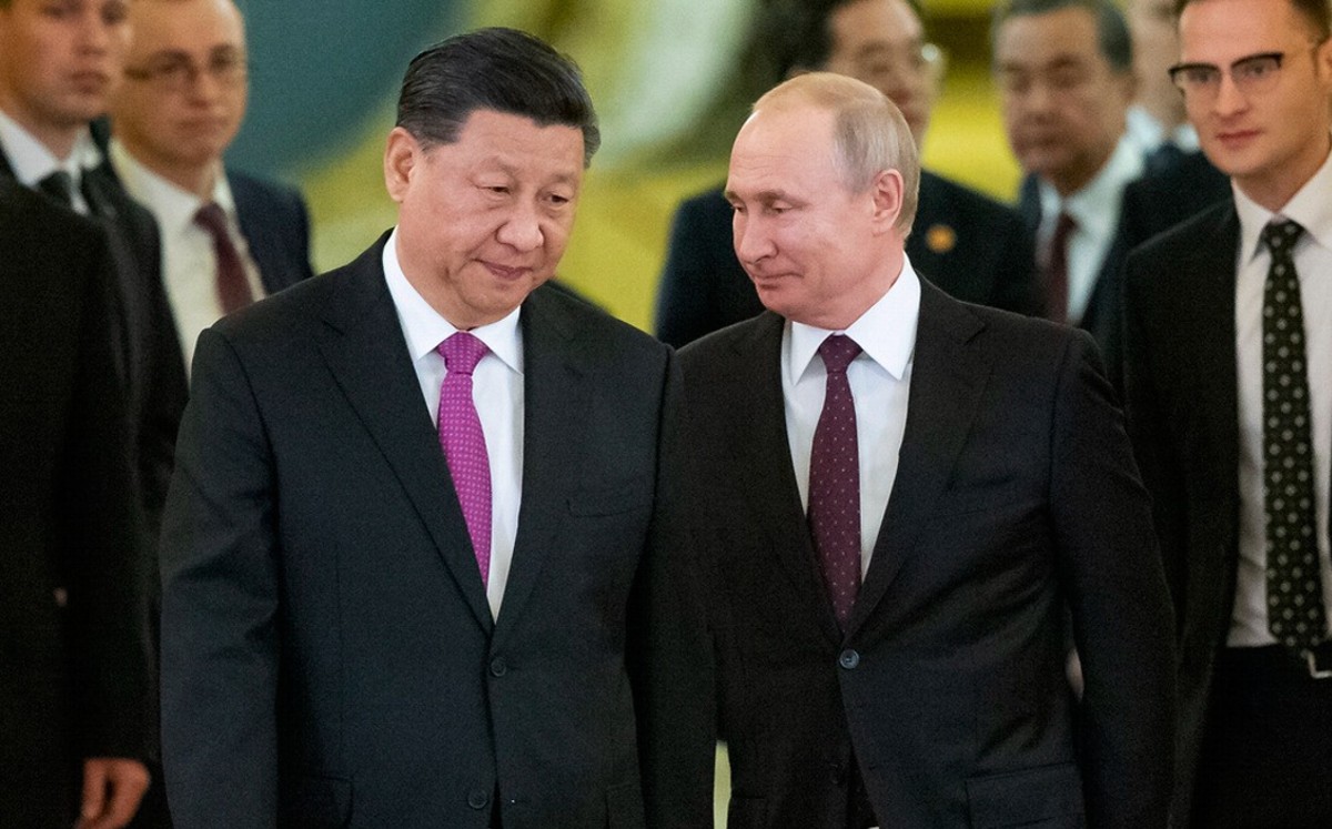 Xi Jinping y Putin se reúnen tras orden de detención