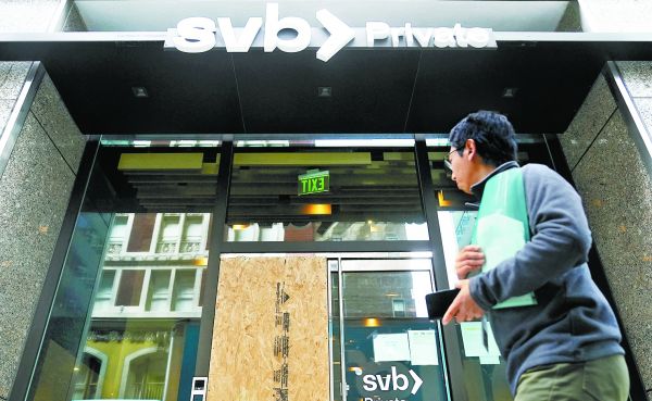 Los clientes retiraron 42 mil mdd de Silicon Valley Bank. Jeff Chiu/AP