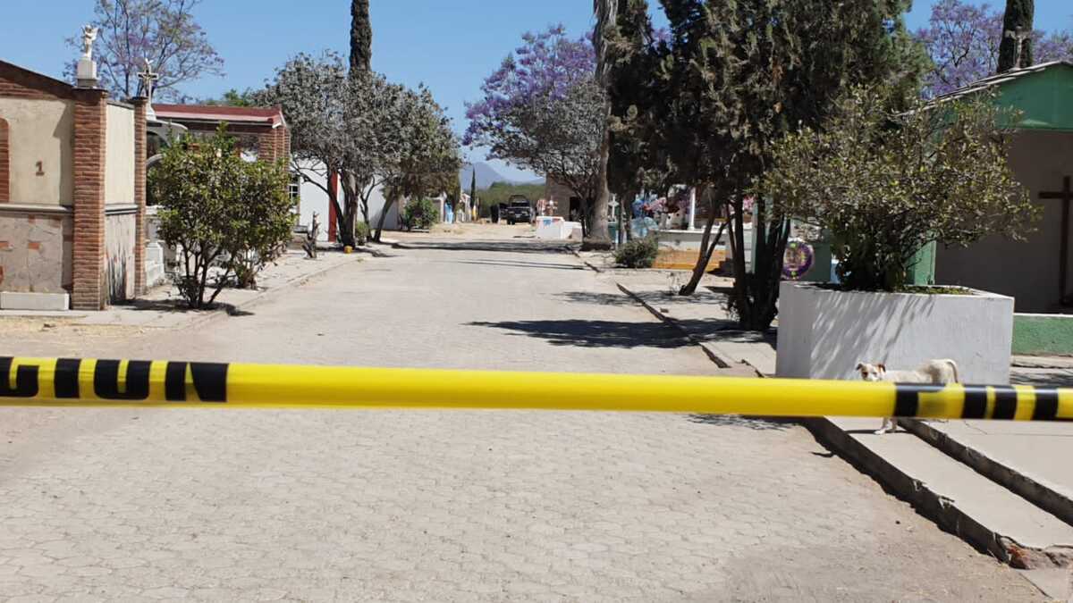 Hallan cadáver semienterrado en predio de Santa Cruz del Valle, Tlajomulco (Juan Carlos Munguía)