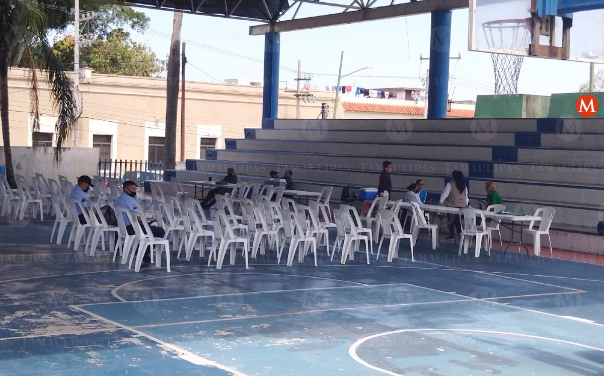 Módulo de vacunación en el Parque Méndez de Tampico. (Jesús Alberto García)