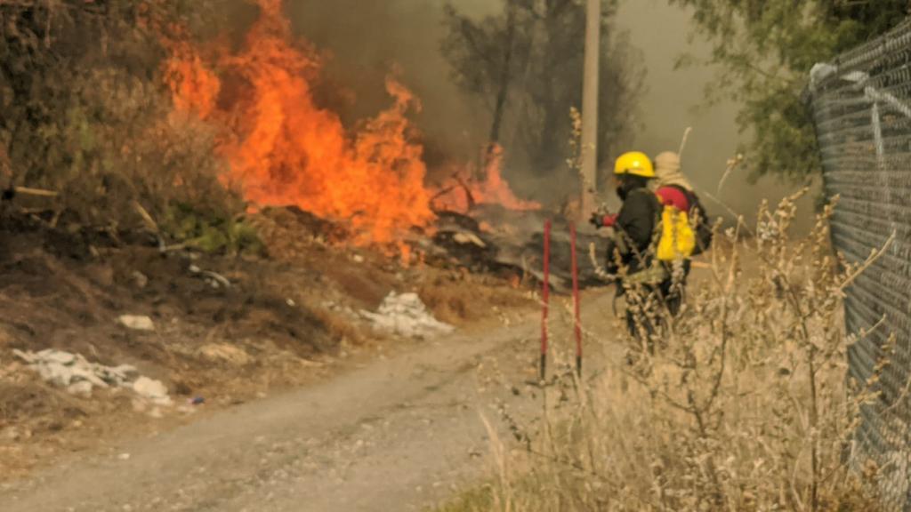 Presuntamente el fuego se pudo originar debido a la cantidad de pasto seco que existe en la zona (Especial)